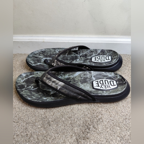 Hey Dude Men Size 12  Black and Gray Flip Flops - Picture 1 of 7